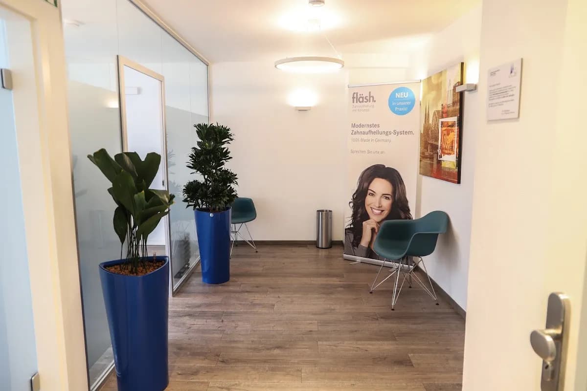 Zahnarzt Köln Nippes - Zentrum für Zahnmedizin Neusser Strasse — Foto aus dem Google-Eintrag der Praxis
