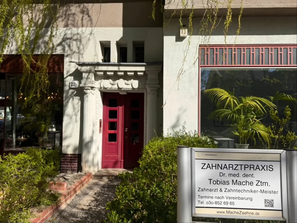 Zahnarzt MacheZaehne: Dr. Tobias Mache Zahntechniker-Meister — Foto aus dem Google-Eintrag der Praxis