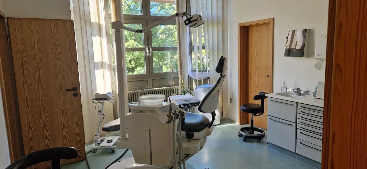 Zahnarzt Mazen Qafaa, Zahnarzt Peter Baron — Foto aus dem Google-Eintrag der Praxis