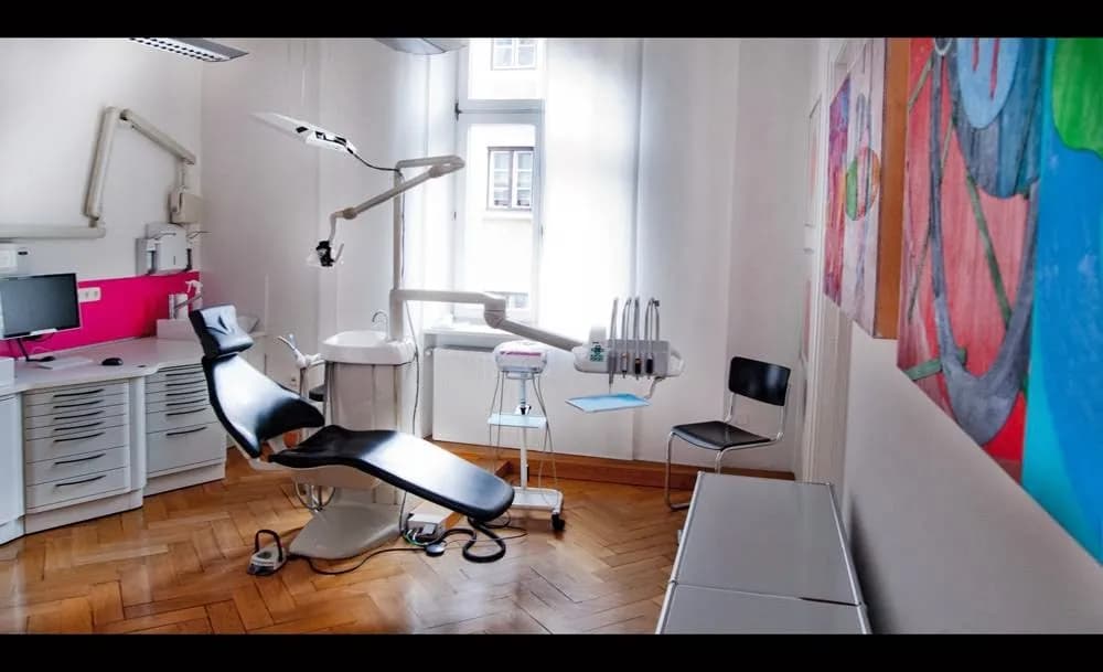 Zahnarzt München Dr. med. dent. Wolfgang Hiltscher — Foto aus dem Google-Eintrag der Praxis