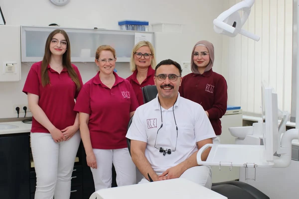Zahnarzt Shadi Hoshi — Foto aus dem Google-Eintrag der Praxis