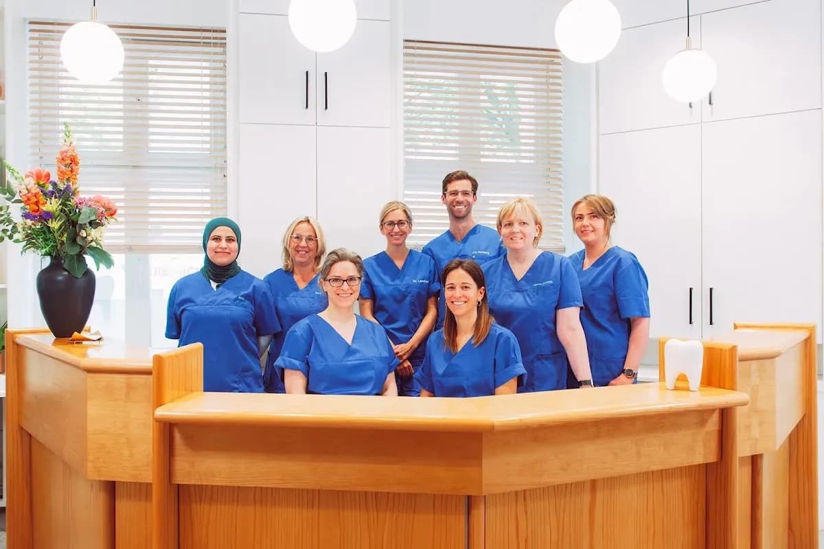 Zahnarzt Zehlendorf - Dr. Johanna Leonhard + Dr. Niels Karberg — Foto aus dem Google-Eintrag der Praxis