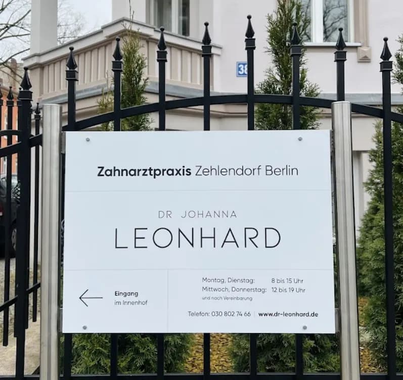 Zahnarzt Zehlendorf - Dr. Johanna Leonhard + Dr. Niels Karberg — Foto aus dem Google-Eintrag der Praxis