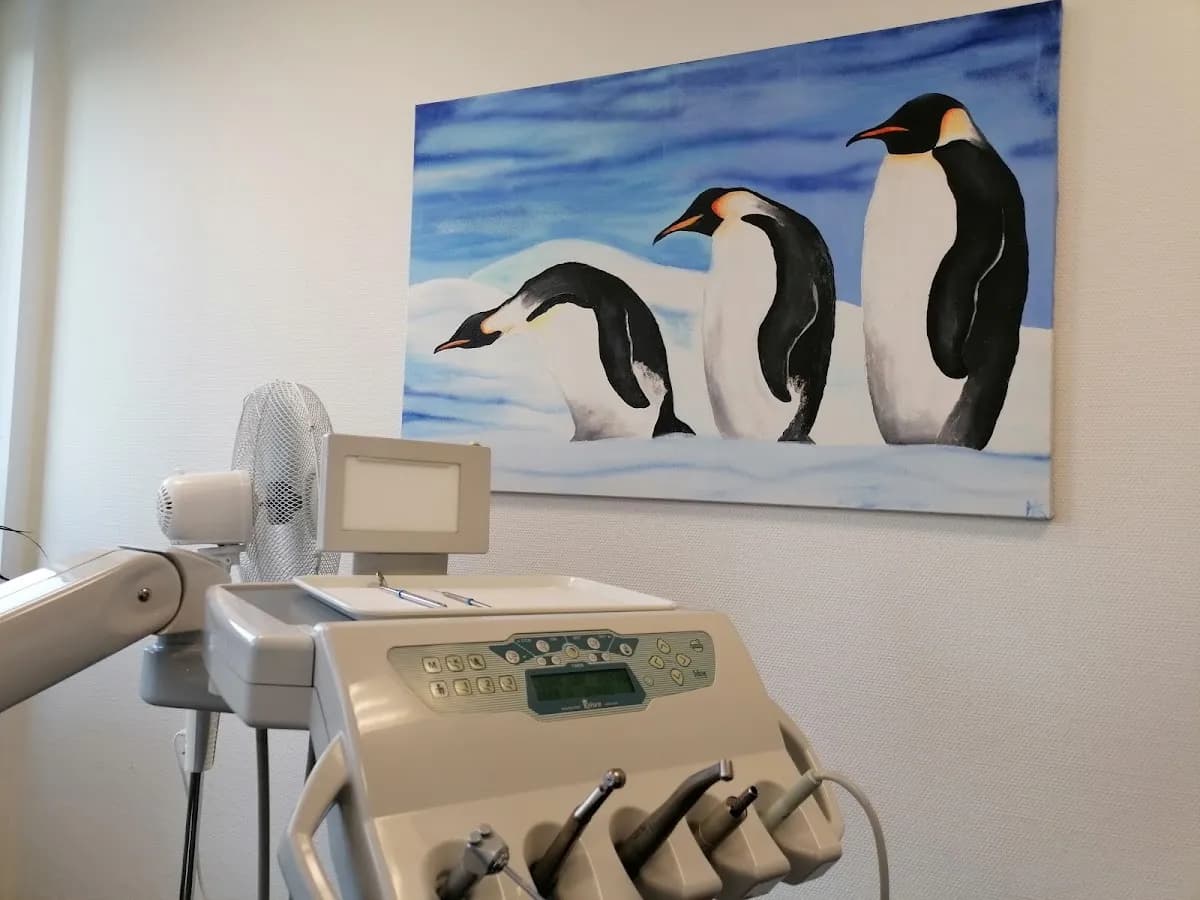 Zahnärzte am Klinikum Lünen Dr. med. dent. Bras da Silva und Koll — Foto aus dem Google-Eintrag der Praxis