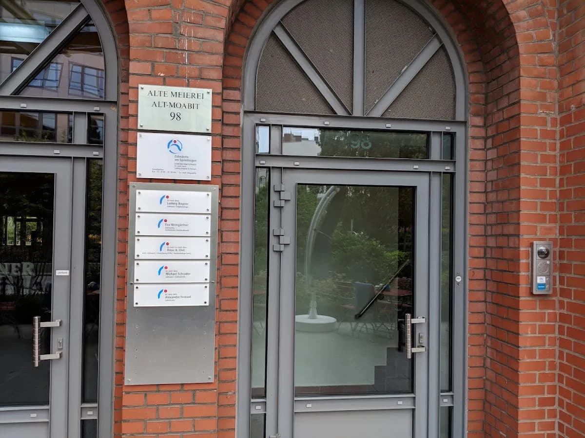 Zahnärzte am Spreebogen Dr. Ludwig Bogner und Partner — Foto aus dem Google-Eintrag der Praxis