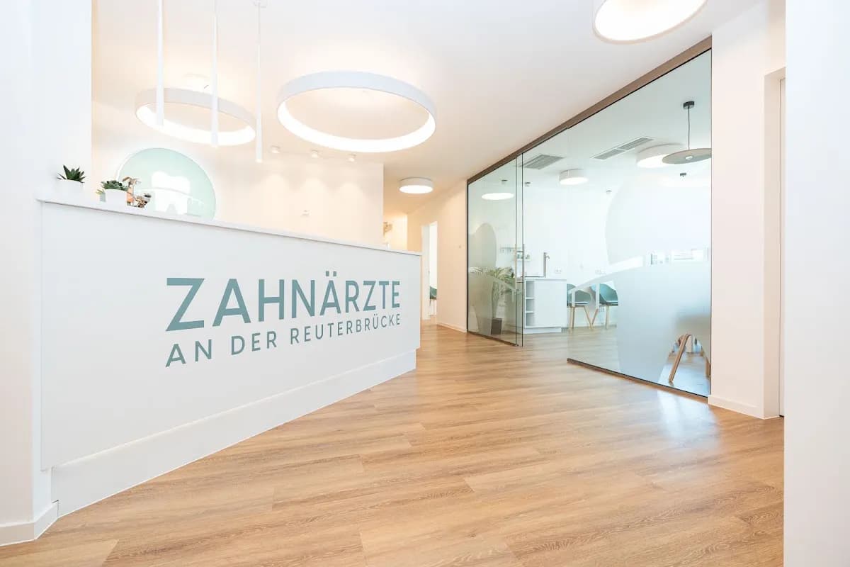 Zahnärzte an der Reuterbrücke — Foto aus dem Google-Eintrag der Praxis