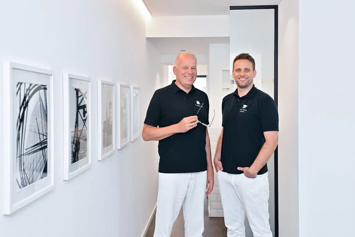 Zahnärzte Düsseldorf (J. Dauben M.Sc. & Dr. C. Sampers & Dr. J. Schröder) — Foto aus dem Google-Eintrag der Praxis