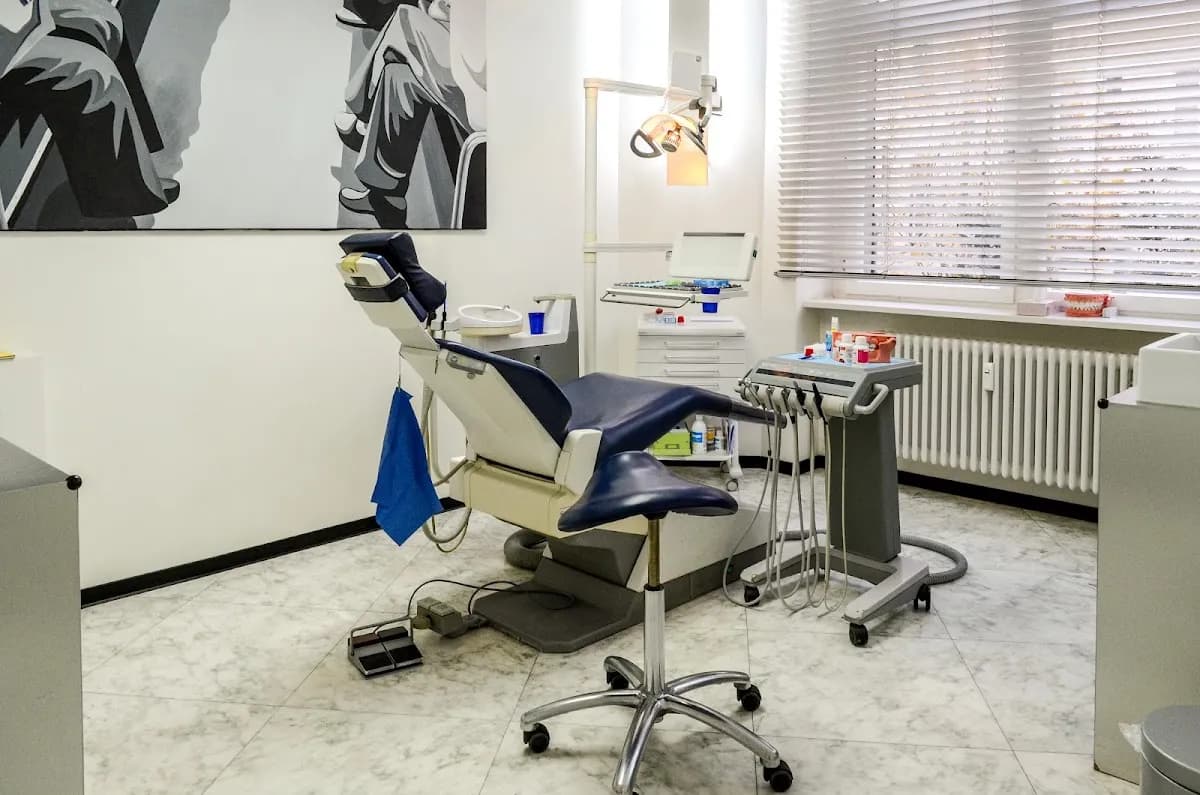 Zahnärzte in Tempelhof: Dr. Leuschner & M. Tsiatsi & M. Kelm — Foto aus dem Google-Eintrag der Praxis