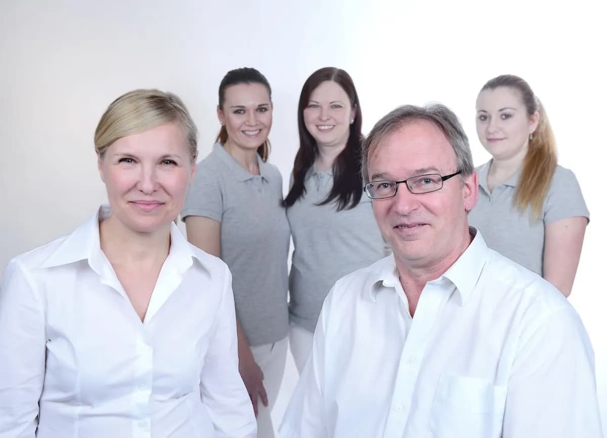 Zahnärzte Larissa Günther und Dirk Bisanz — Foto aus dem Google-Eintrag der Praxis
