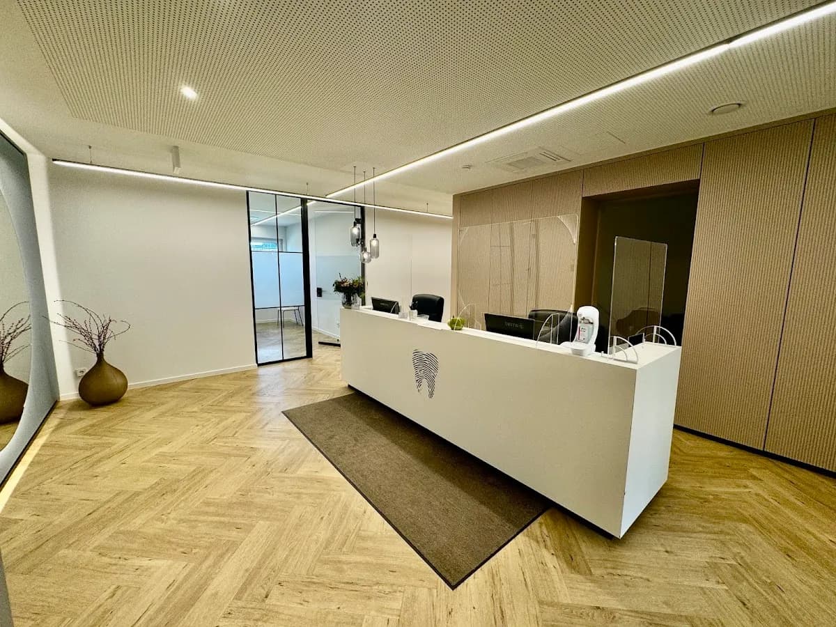 Zahnärzte Meiendorfer Höfe | Dr. Schila Ranjbaryan und Daniela Ranjbaryan — Foto aus dem Google-Eintrag der Praxis