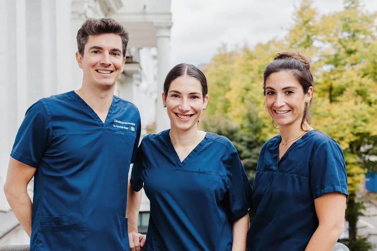 Zahnärzte Moorweide | Dr. Dominik Sieger, Dr. Nora El Shafie & Dr. Jana Jopp-Saile — Foto aus dem Google-Eintrag der Praxis