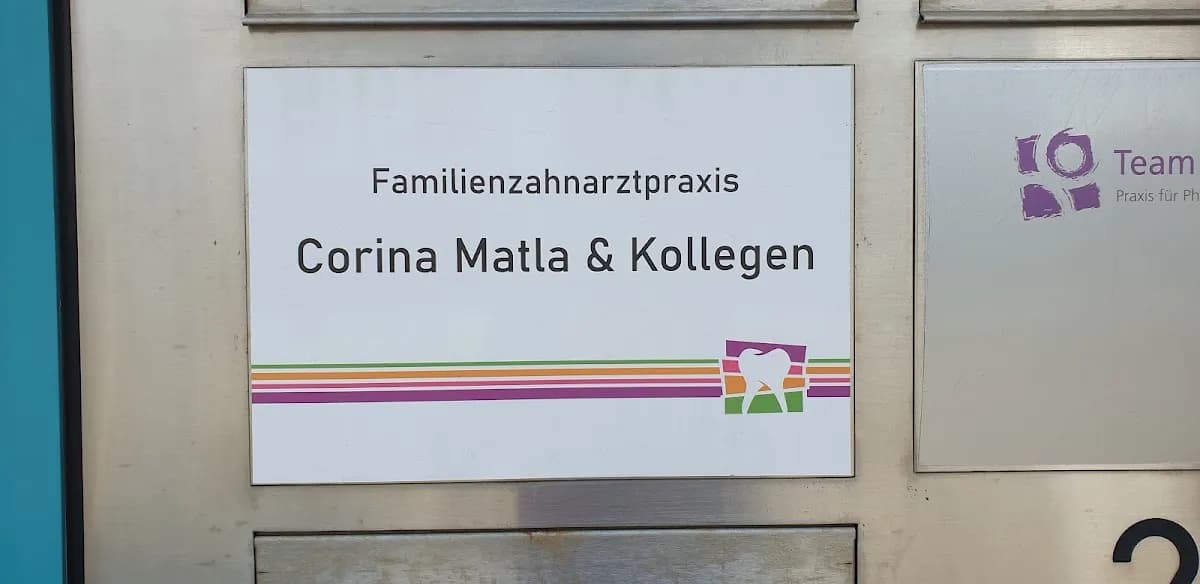 Zahnärztin Corina Matla und Kollegen — Foto aus dem Google-Eintrag der Praxis