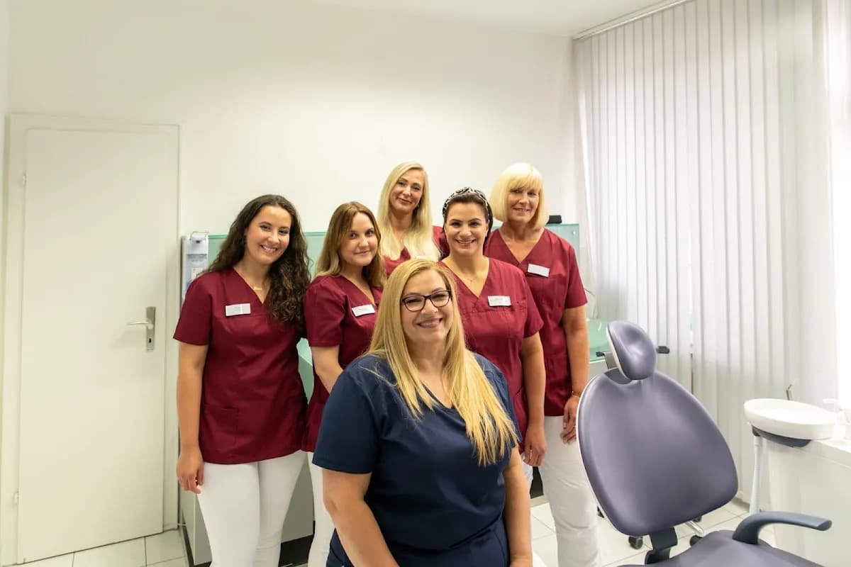 Zahnärztin Dr. med. stom. R.-A. Maier - Zahnwelt Wuppertal — Foto aus dem Google-Eintrag der Praxis