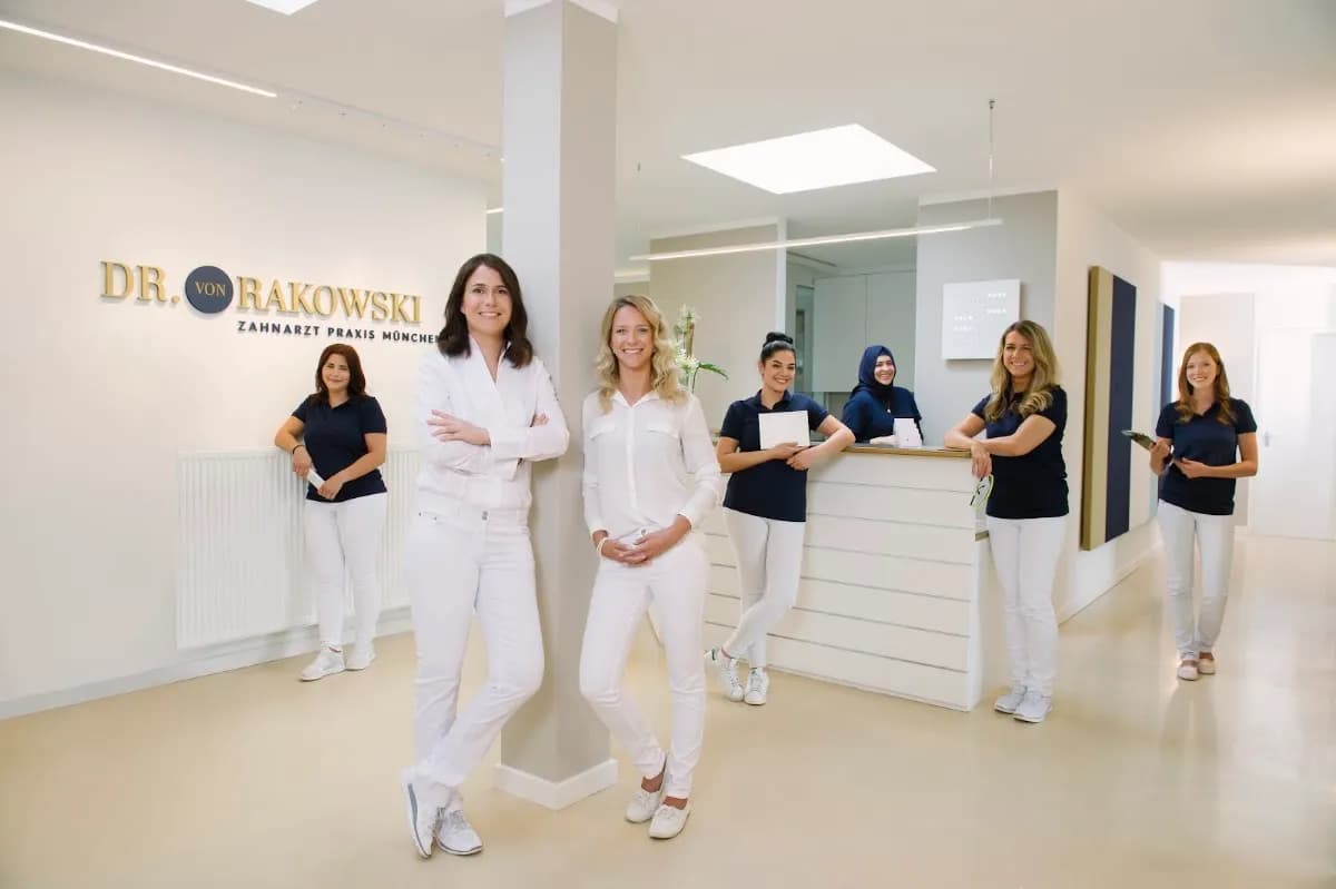 Zahnärztin München Dr. Sabrina von Rakowski | Endodontie, Implantate, Zahnersatz | — Foto aus dem Google-Eintrag der Praxis