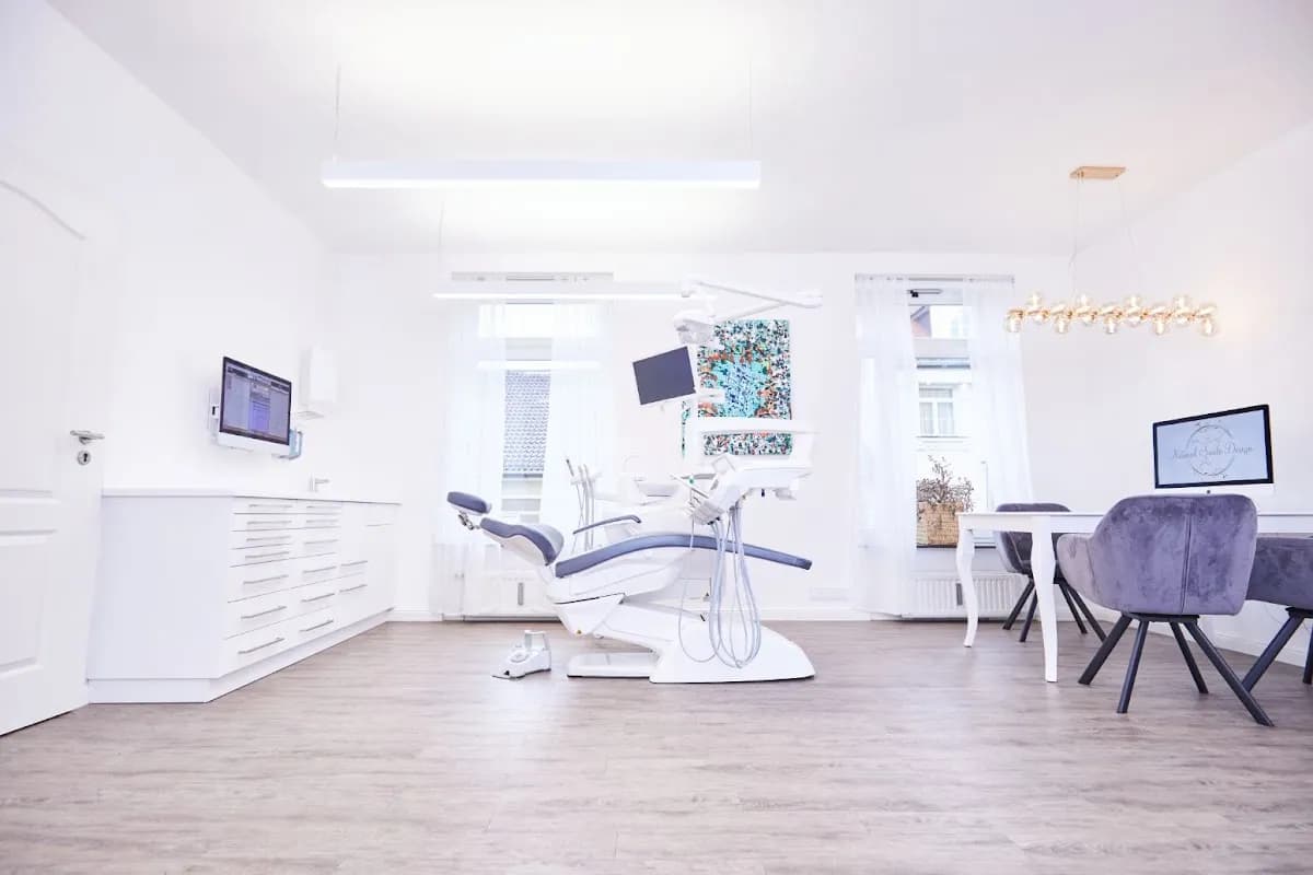 Zahnärztin München Dr. Strehlow | Ästhetische Zahnmedizin, Veneers, CMD | — Foto aus dem Google-Eintrag der Praxis