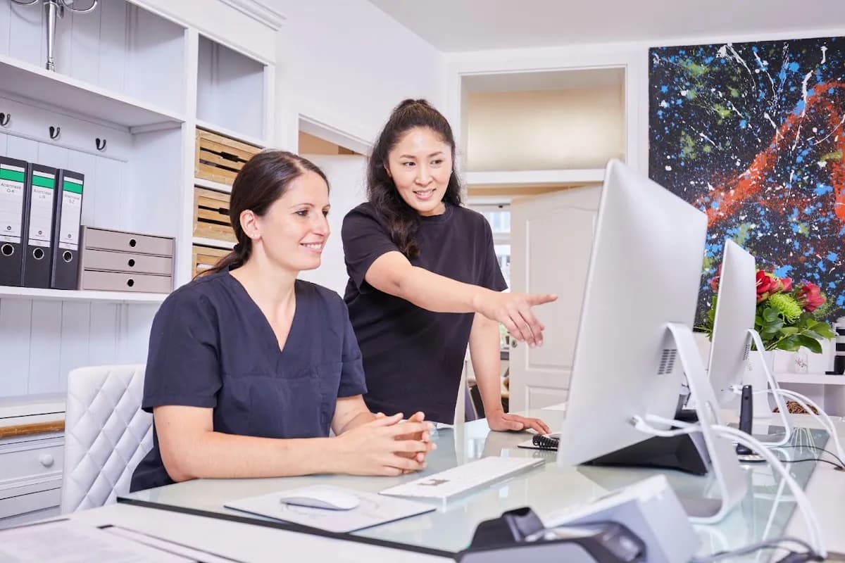 Zahnärztin München Dr. Strehlow | Ästhetische Zahnmedizin, Veneers, CMD | — Foto aus dem Google-Eintrag der Praxis