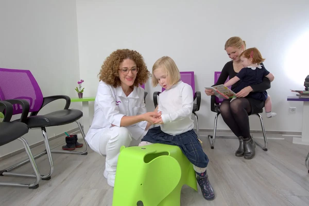 Zahnärztin Tina Farivar, M.Sc. — Foto aus dem Google-Eintrag der Praxis