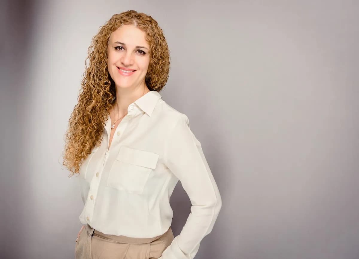 Zahnärztin Tina Farivar, M.Sc. — Foto aus dem Google-Eintrag der Praxis