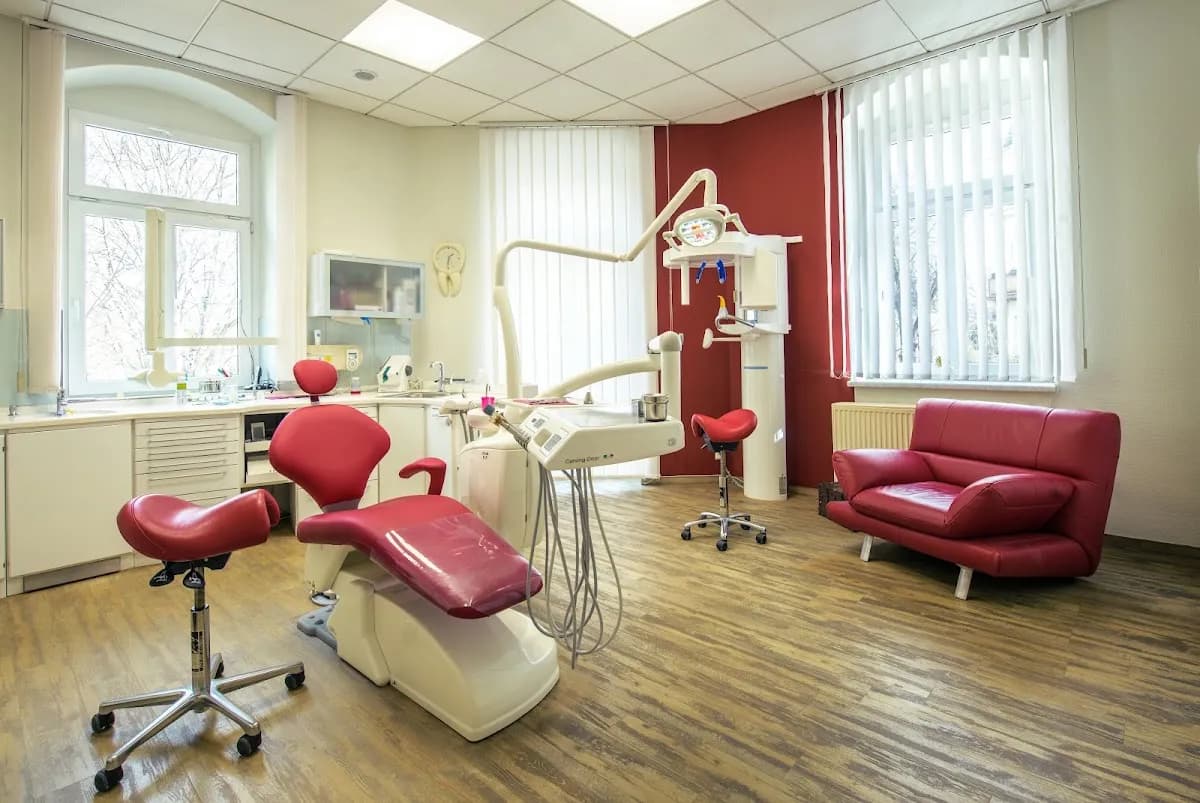 Zahnärztin Uta Schreger Zahnarzt Zanger — Foto aus dem Google-Eintrag der Praxis