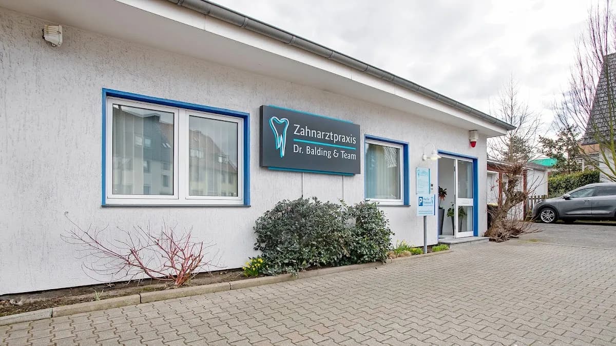 Zahnarztpraxis Am Reuenberg Frau Vanja Jovanovic — Foto aus dem Google-Eintrag der Praxis