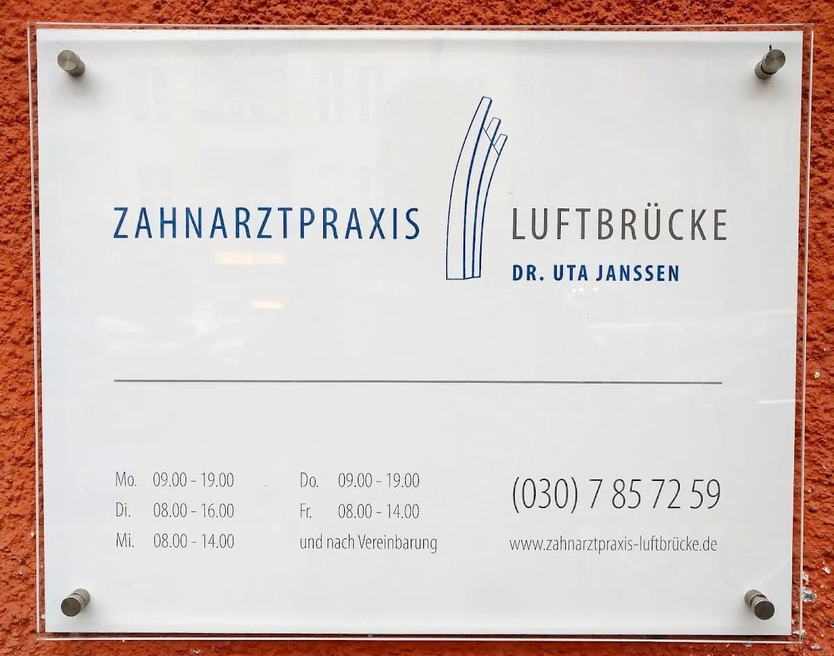 Zahnarztpraxis an der Luftbrücke Dr. Uta Janssen — Foto aus dem Google-Eintrag der Praxis