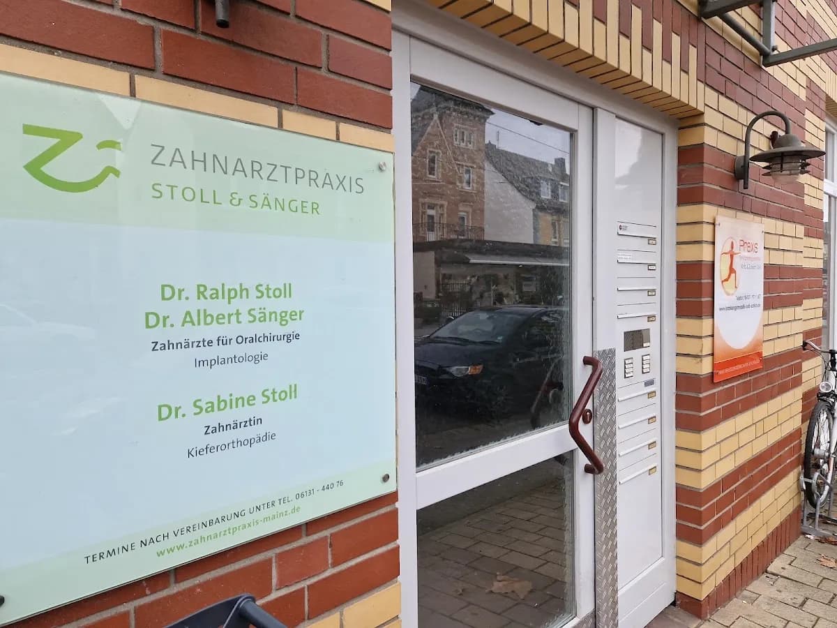 Zahnarztpraxis Breite Straße Dr. Payam Hosseinkhah Implantologie & Oralchirurgie (Dres. Stoll & Sänger) — Foto aus dem Google-Eintrag der Praxis