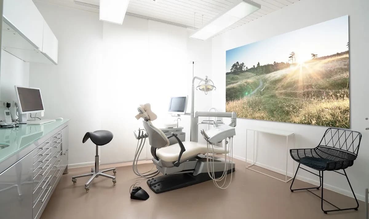 Zahnarztpraxis Dr. Adolphs – Biologische Zahnmedizin — Foto aus dem Google-Eintrag der Praxis