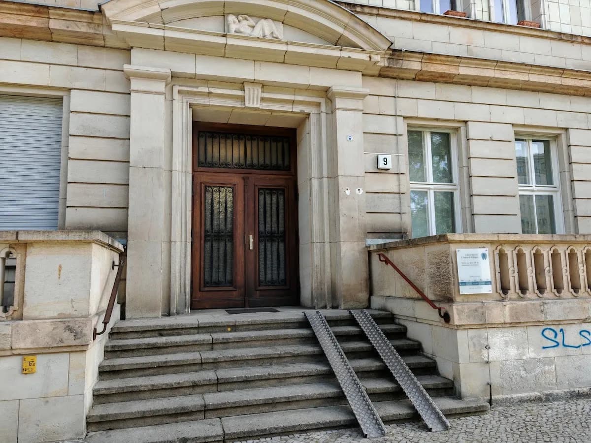Zahnarztpraxis F. Yashar - Frankfurter Allee — Foto aus dem Google-Eintrag der Praxis