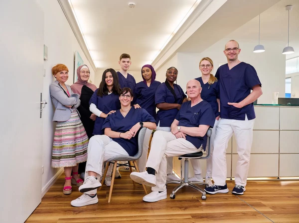Zahnarztpraxis für Oralchirurgie & Implantologie Dres. Kniha — Foto aus dem Google-Eintrag der Praxis