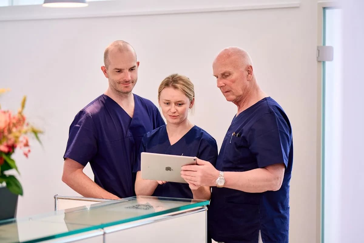 Zahnarztpraxis für Oralchirurgie & Implantologie Dres. Kniha — Foto aus dem Google-Eintrag der Praxis