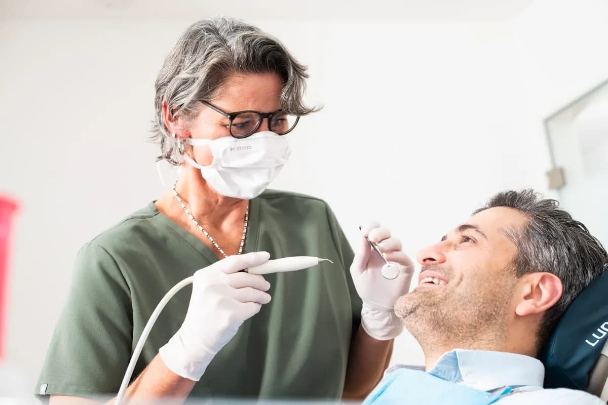 Zahnarztpraxis IdentSmile - dr.med.dent. Delaram Fereidooni — Foto aus dem Google-Eintrag der Praxis