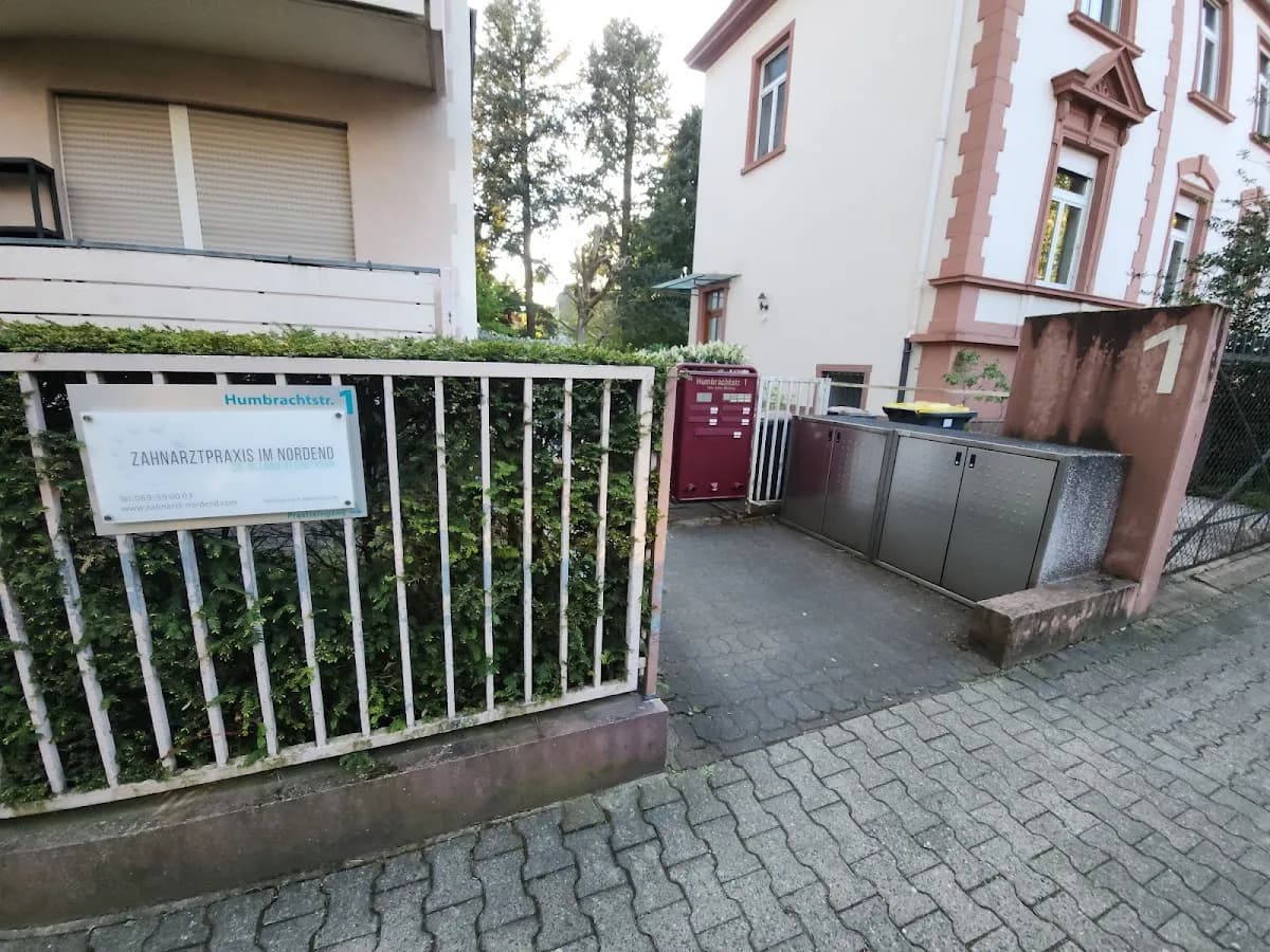 Zahnarztpraxis im Nordend - Dr. Melanie Kleine-Vehn & Zahnärztin Anna-Victoria von Laer — Foto aus dem Google-Eintrag der Praxis