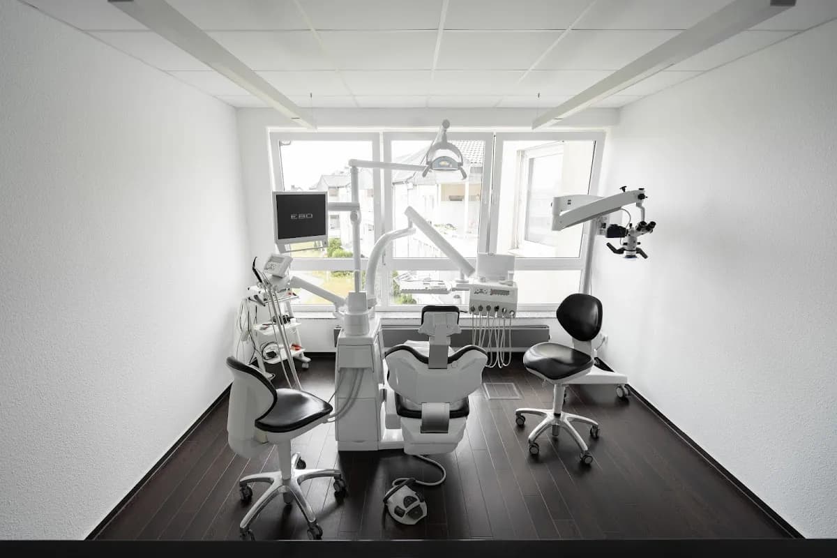 Zahnarztpraxis im Thomas Carrée – Dr. Hans R. Stöcker — Foto aus dem Google-Eintrag der Praxis