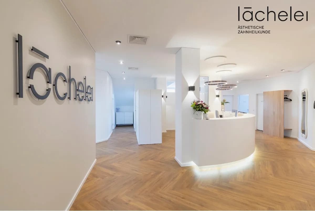 Zahnarztpraxis Lächelei - Dr. Nadine Straßmair — Foto aus dem Google-Eintrag der Praxis