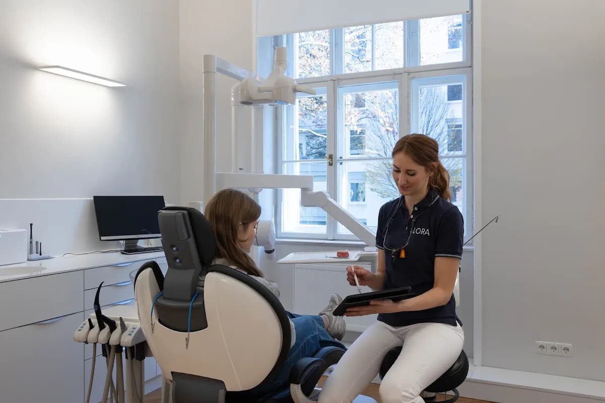 Zahnarztpraxis LORA Schwabing — Foto aus dem Google-Eintrag der Praxis