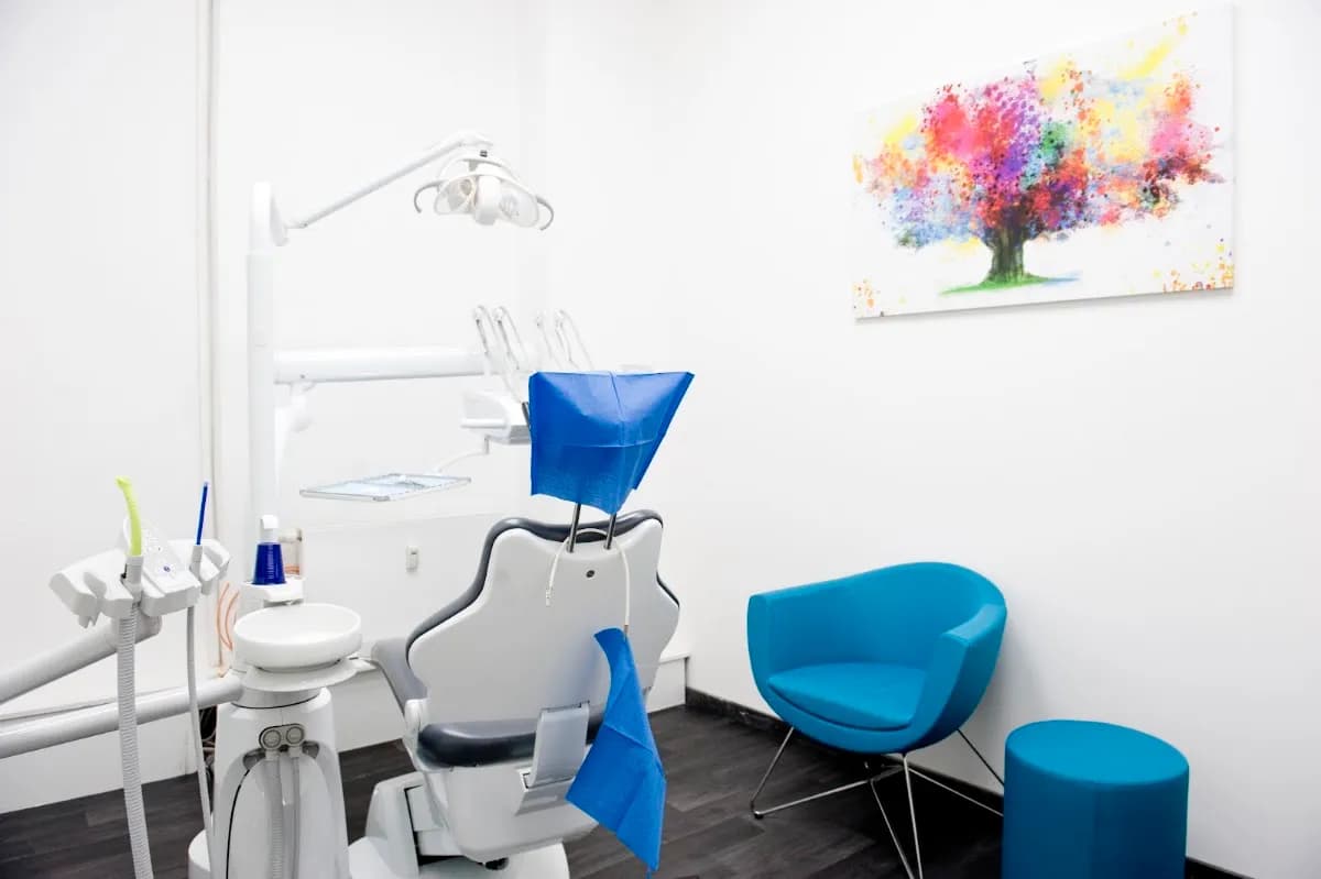 Zahnarztpraxis Moutsidis - Zahnarzt Berlin Schöneberg — Foto aus dem Google-Eintrag der Praxis