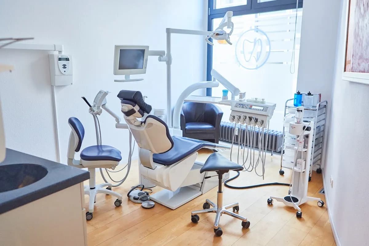 Zahnarztpraxis Nikolić.Dental I Frankfurt-Bockenheim — Foto aus dem Google-Eintrag der Praxis