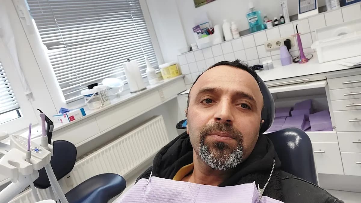 Zahnarztpraxis Oymak - Praxis für Zahnmedizin und Implantologie — Foto aus dem Google-Eintrag der Praxis