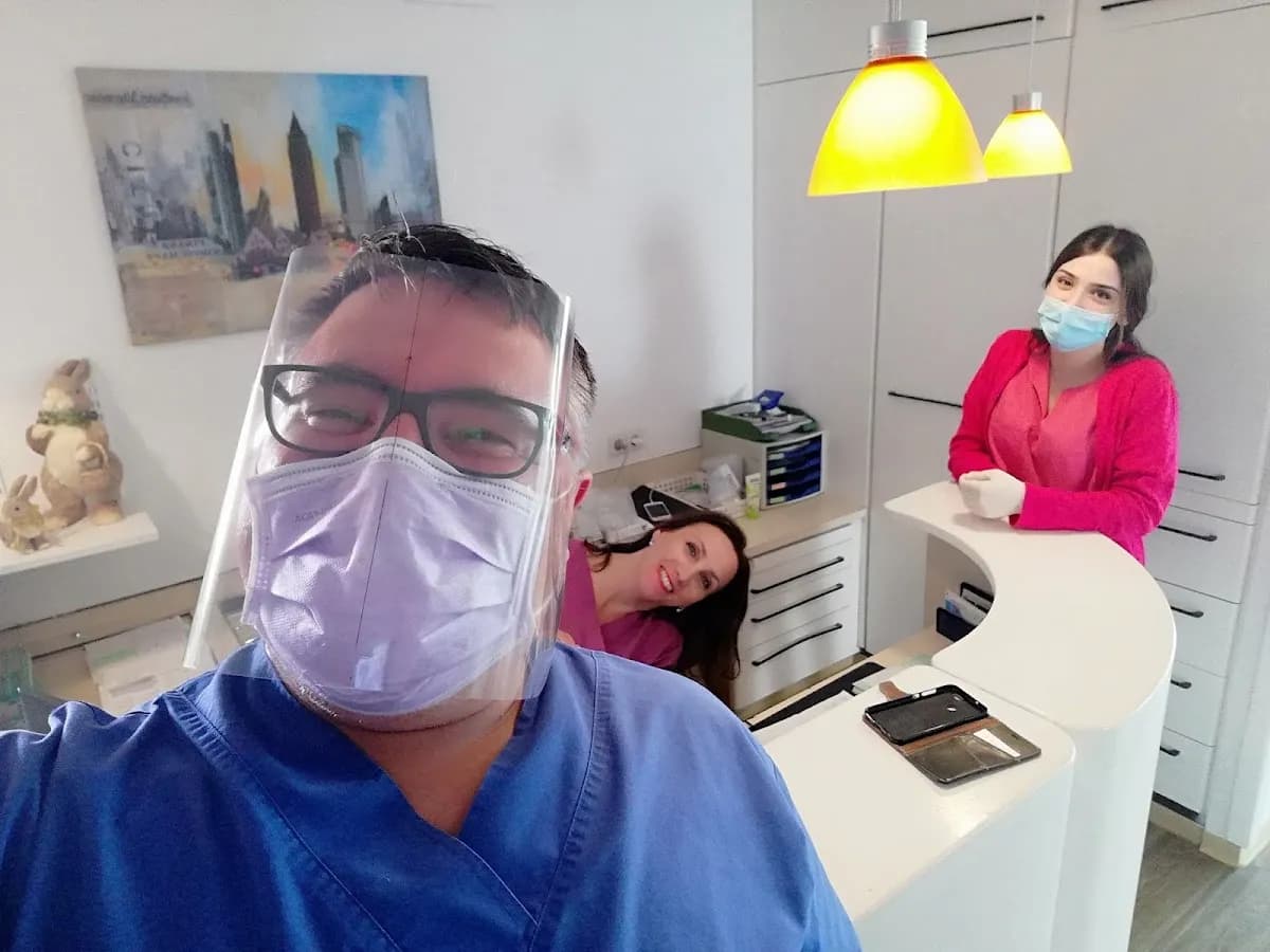 Zahnarztpraxis Özgür Köseoglu — Foto aus dem Google-Eintrag der Praxis
