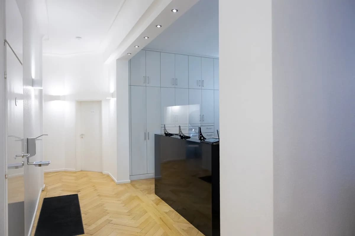 Zahnarztpraxis Simon Stuttgart-Mitte · Zahnärztin Alkeste Simon, M.Sc. — Foto aus dem Google-Eintrag der Praxis