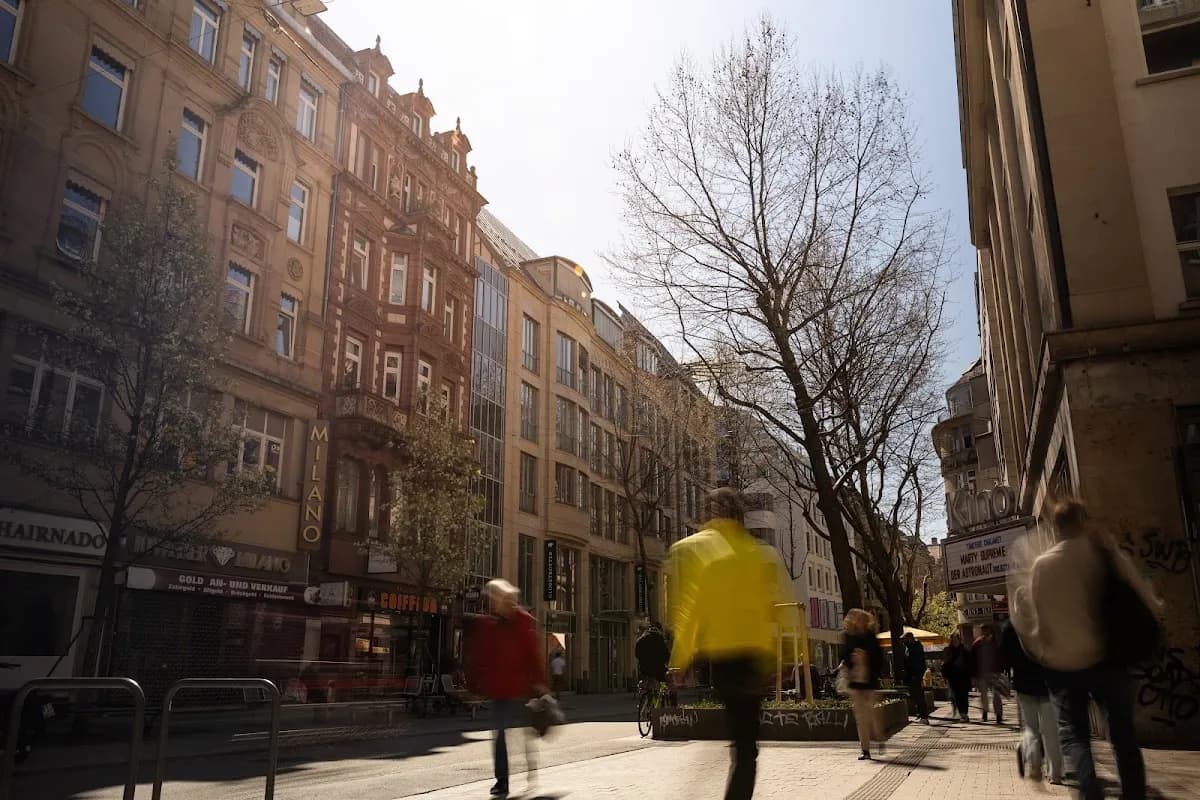 Zahnarztpraxis Simon Stuttgart-Mitte · Zahnärztin Alkeste Simon, M.Sc. — Foto aus dem Google-Eintrag der Praxis