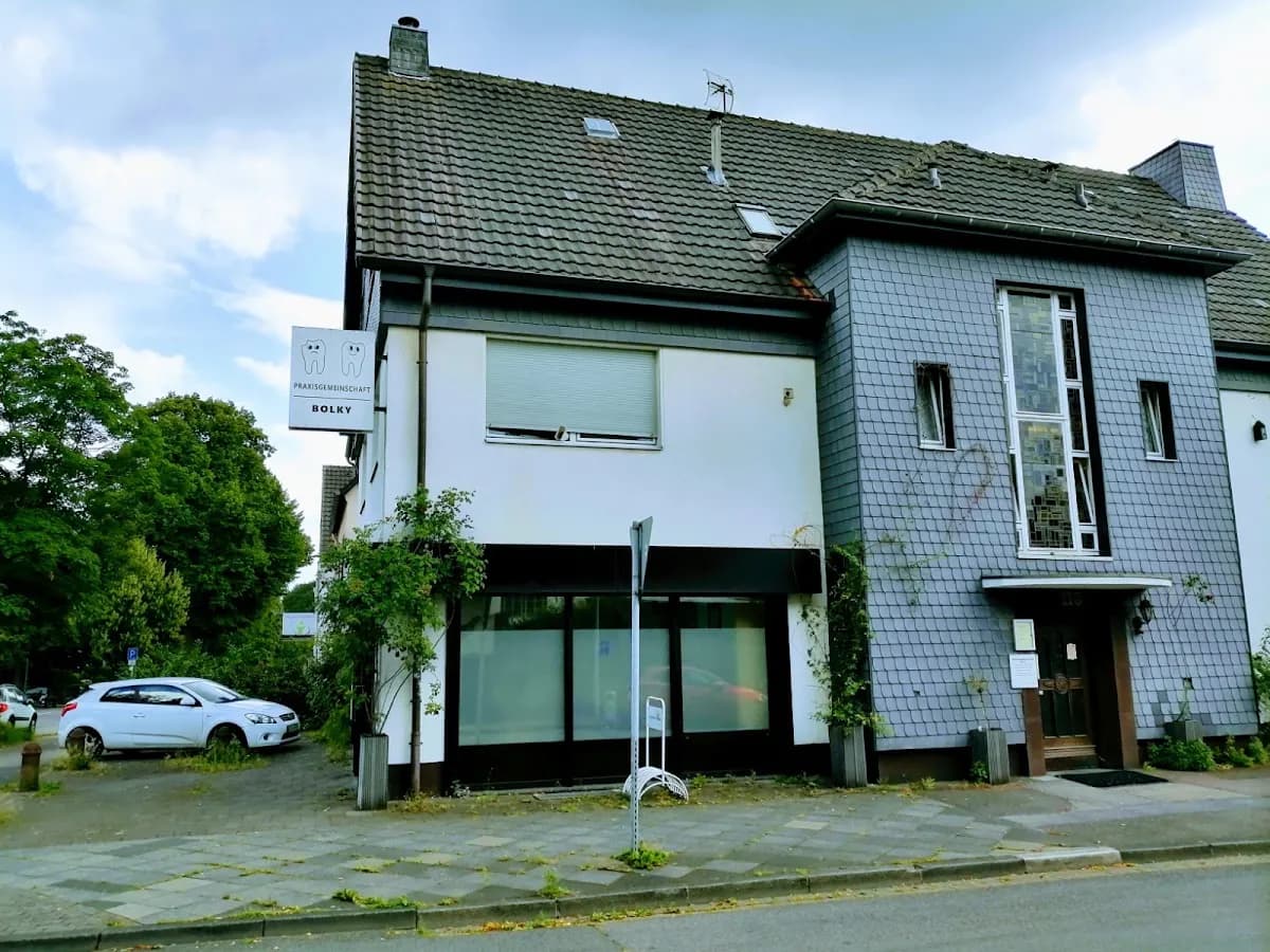 Zahnarztpraxis Stefan F. Bolky - barrierefreier Zugang - Leverkusen — Foto aus dem Google-Eintrag der Praxis