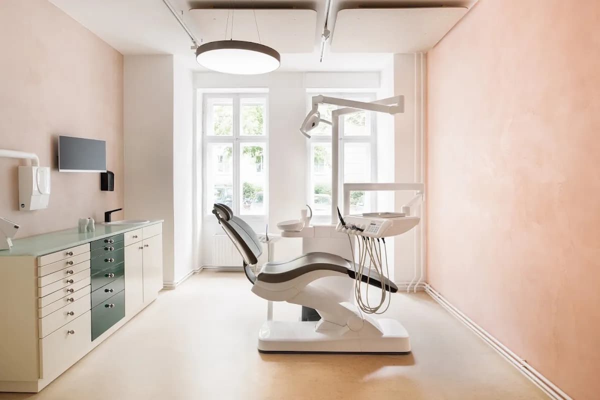 Zahnarztpraxis zahn_raum Praxis für nachhaltige Familienzahngesundheit Dr. Nadine Ballhausen — Foto aus dem Google-Eintrag der Praxis
