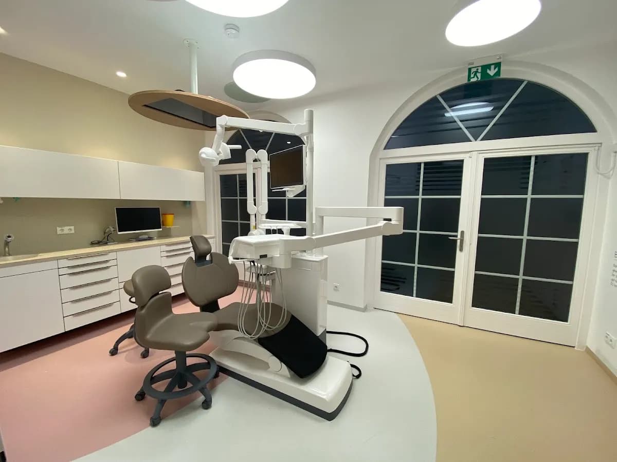 Zahnarztpraxis Zeliha Shakir mit Schwerpunkt Kinderzahnheilkunde- Dresden Neustadt — Foto aus dem Google-Eintrag der Praxis