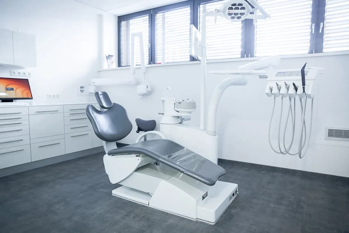 ZAHNGENIAL | MVZ BIEBRICH | Zahnarzt Wiesbaden — Foto aus dem Google-Eintrag der Praxis