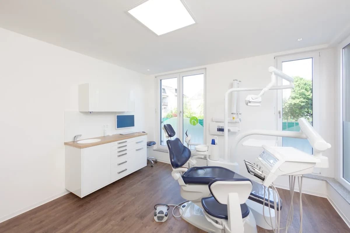 Zahnmedizin Bornheim Dr. Ilian-Andreas Haller — Foto aus dem Google-Eintrag der Praxis