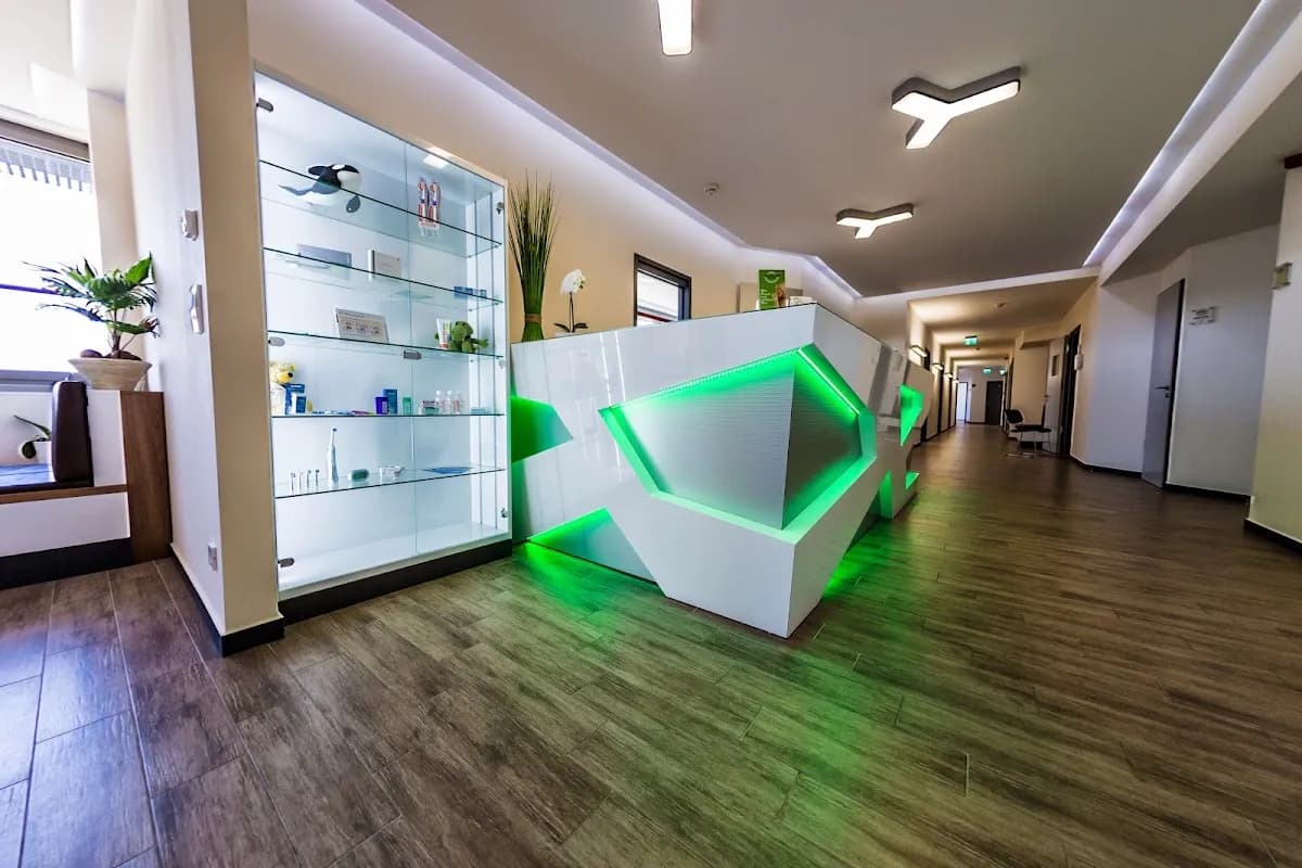 Zahnzentrum Potsdam - V. Siemund und M. A. Hashemi — Foto aus dem Google-Eintrag der Praxis