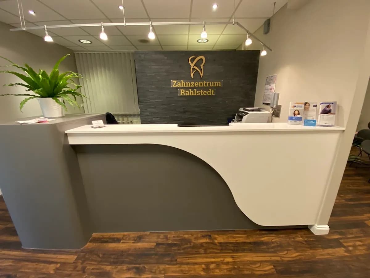 Zahnzentrum Rahlstedt - Shadi Madleine Salehi & Kollegen — Foto aus dem Google-Eintrag der Praxis