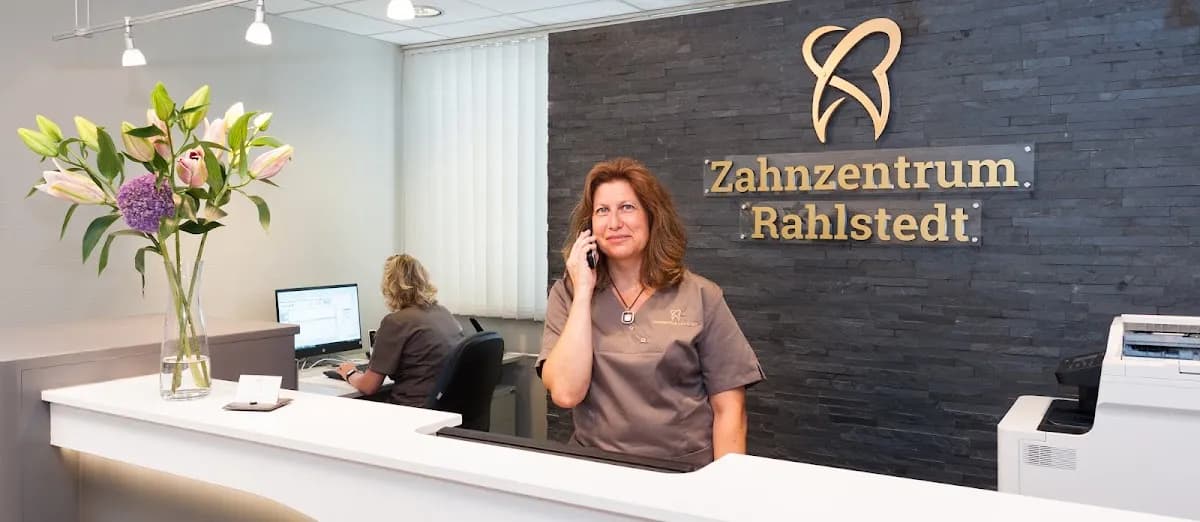 Zahnzentrum Rahlstedt - Shadi Madleine Salehi & Kollegen — Foto aus dem Google-Eintrag der Praxis