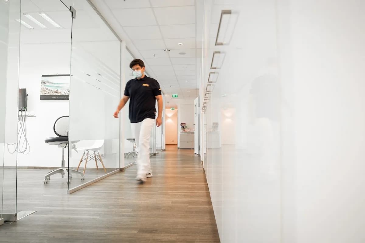 Zahnzentrum SMILZ – Dr. Janowski & Kollegen – Düsseldorf-Holthausen — Foto aus dem Google-Eintrag der Praxis
